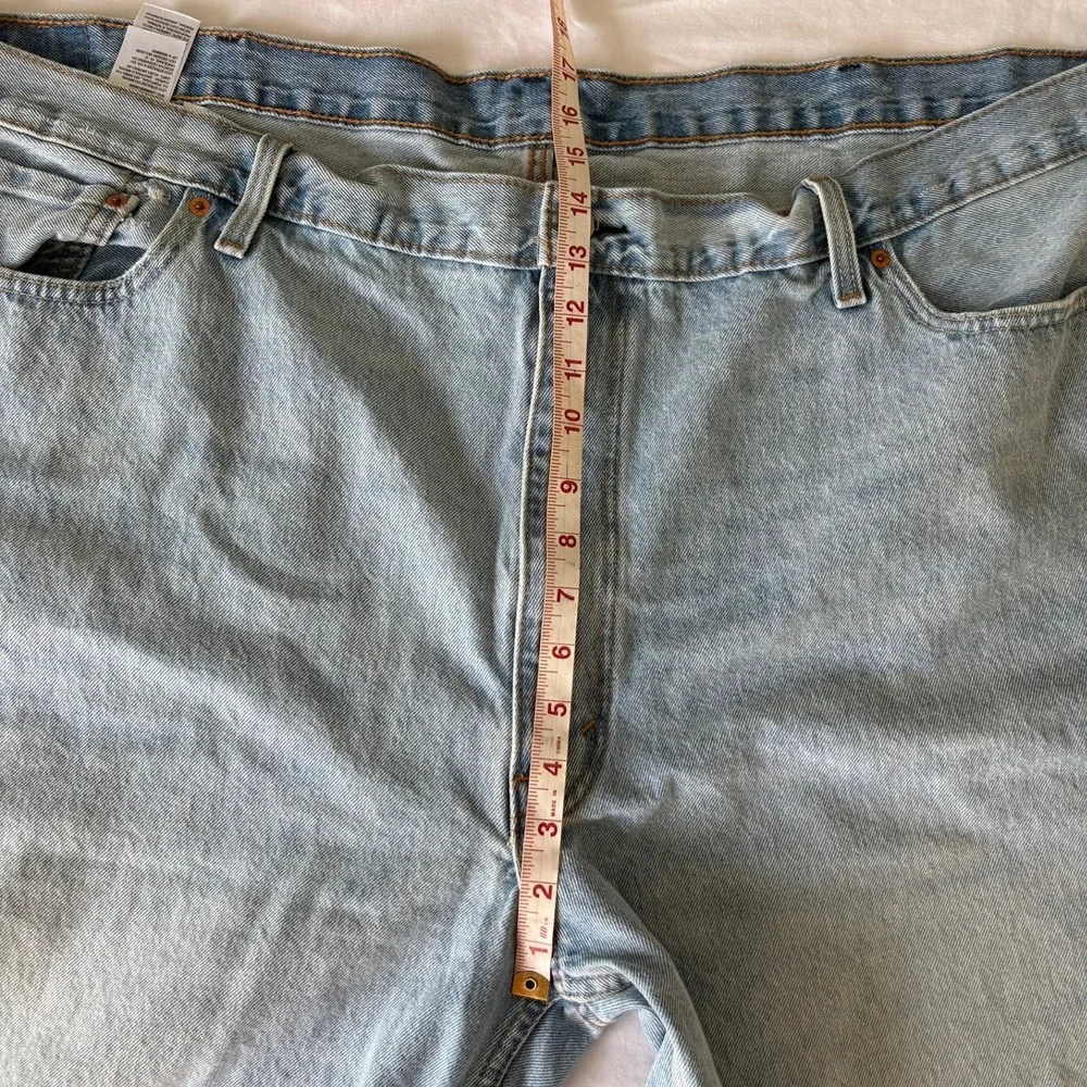 Levis 469 Loose Fit Denim Shorts Mens 52 Light Wash Cut Off Raw Hem 54791-0009